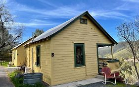 Priest Station Cafe & Cabins